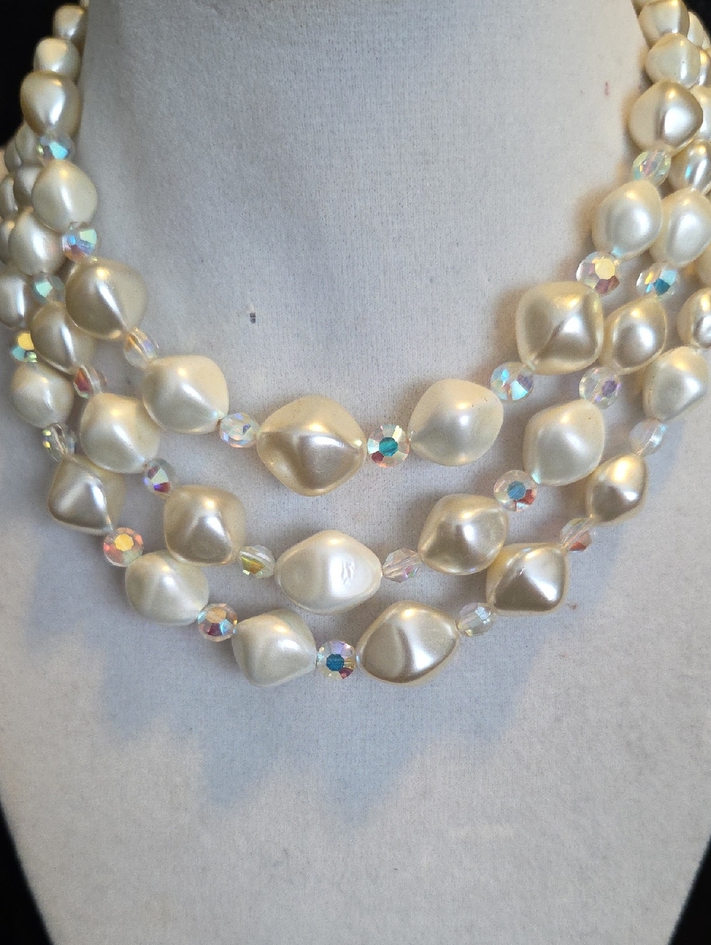 Vintage Two-tone Pearl Cream Necklace With Faceted Iridescent Beads